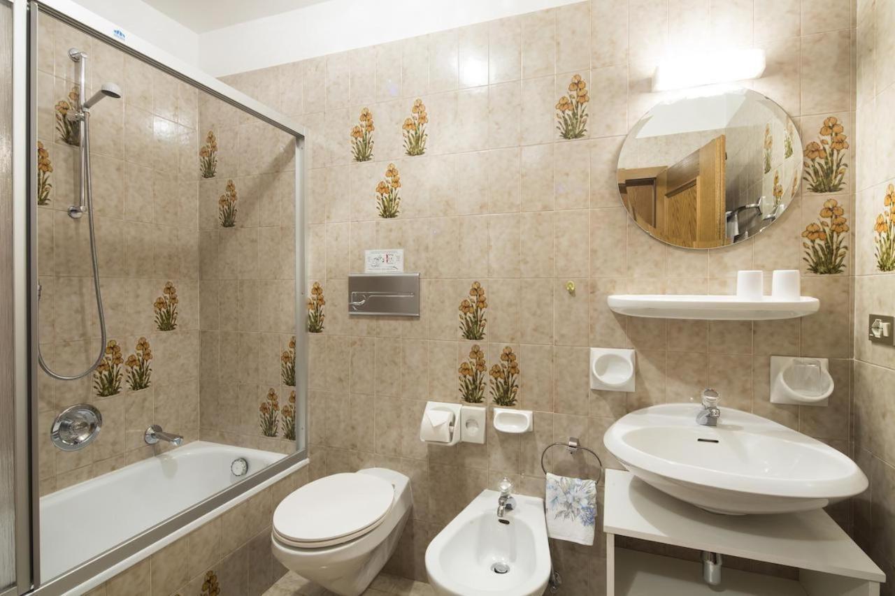 Hotel Ciasa Iris Colfosco Pokój zdjęcie