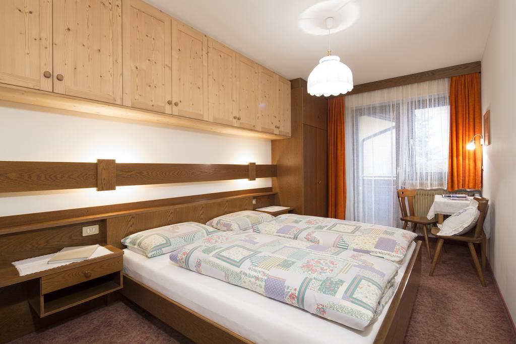 Hotel Ciasa Iris Colfosco Pokój zdjęcie