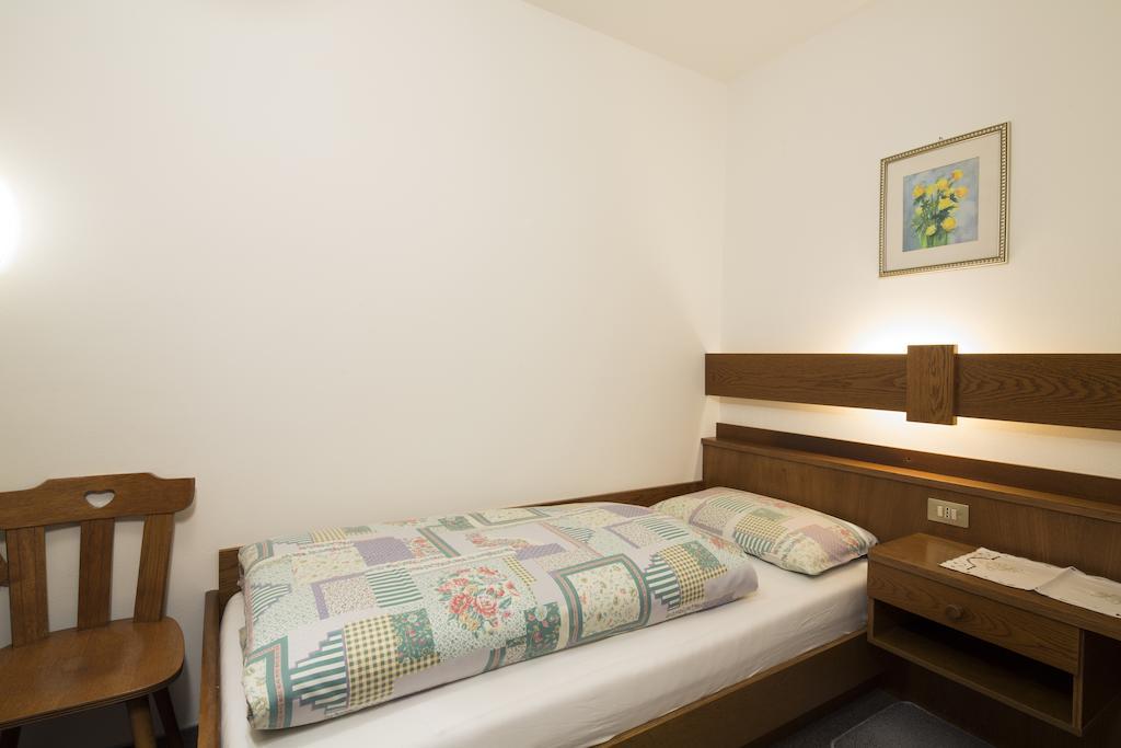 Hotel Ciasa Iris Colfosco Pokój zdjęcie